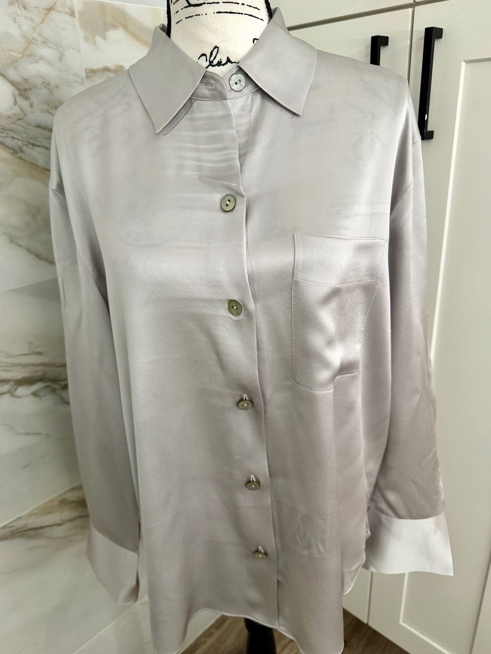 Vince 100% Silk Button-Down Shirt Silver New long sleeve Elegant Luxe Sz XL - Picture 4 of 14